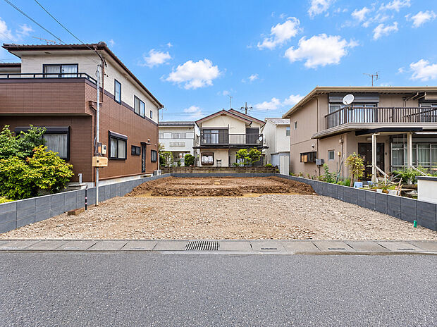 現在建築中!完成が待ち遠しい新築戸建です。完成後は最新設備を備えた快適な住まいで、新生活を気持ちよくスタートできます。