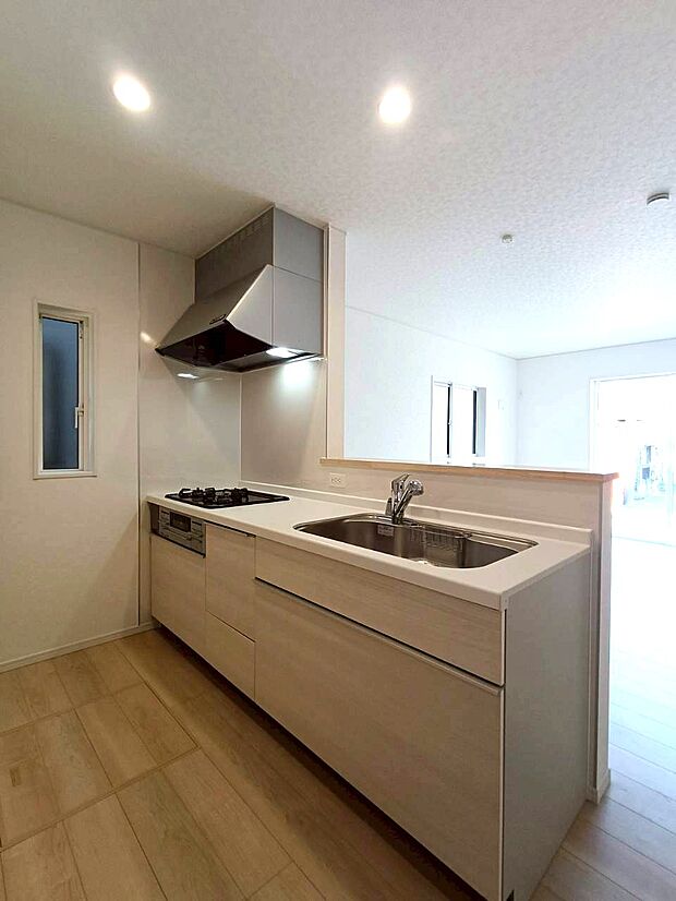 【キッチン】お手入れのしやすいシステムキッチンです