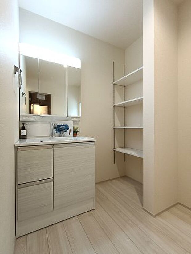 【洗面】収納もあり、スッキリと見映えの良い空間になっています