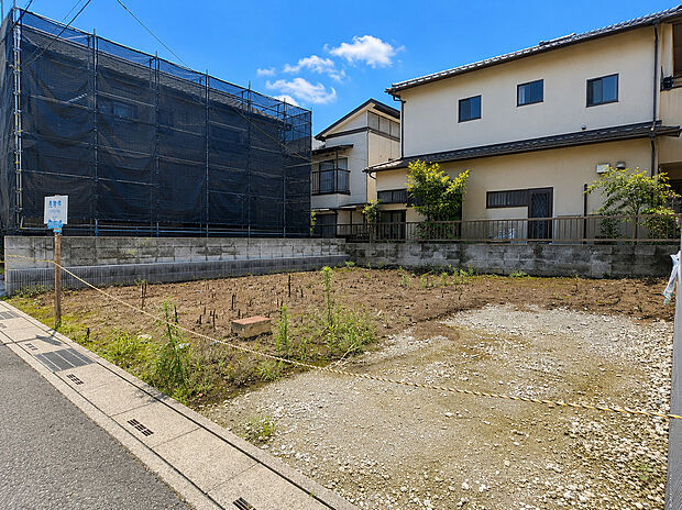 【外観】建築中の今だからこそ完成までの過程をご確認いただけます。理想の新生活を思い描きながら、完成を楽しみにお待ちください。