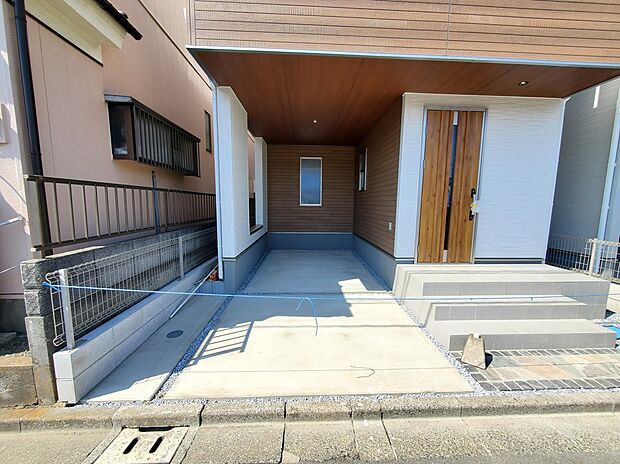 【駐車場】掲載写真は施工例です。写真だけでは分からない住まいの魅力やご購入時の不安点も丁寧にご案内いたします。