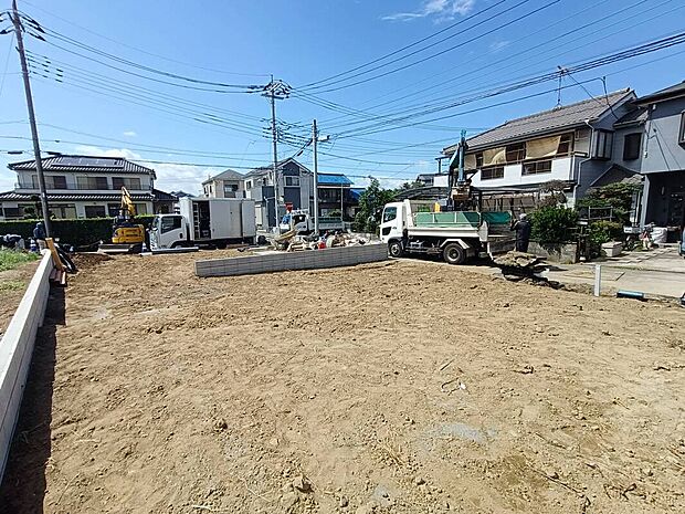 【外観】新しい暮らしの舞台がただいま建築中です。完成後には、新築ならではの心地よさを感じられる住空間が誕生します。
