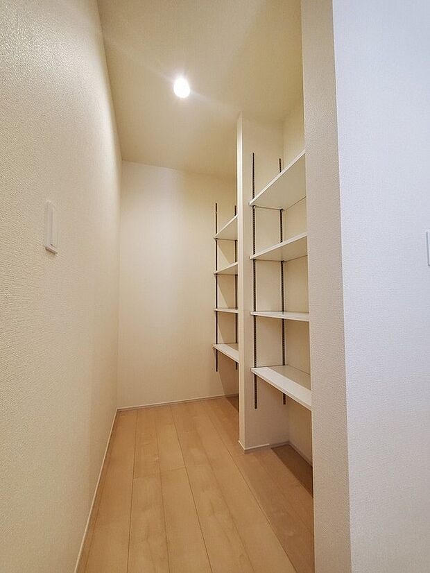 【収納・施工例】掲載写真は施工例です。ご家族の暮らし方に合うかどうか、間取りや設備、生活環境も含めてご提案いたします。