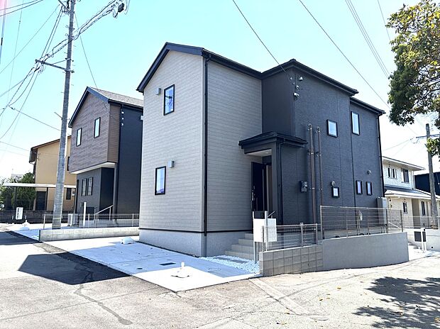 2号棟　開放感のある角地
シックな印象の物件です。