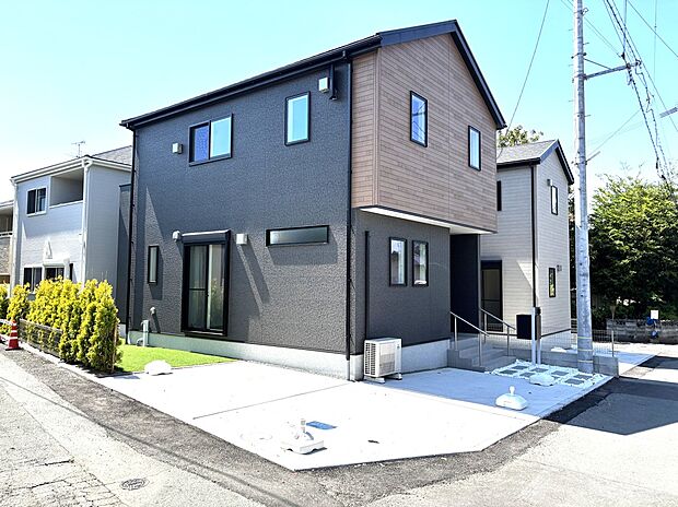 3号棟　日当たりが良く開放感のある角地
お洒落なお庭もあります。
