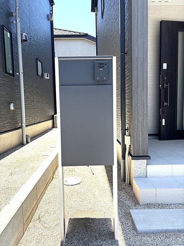 【宅配ボックス】不在時でも荷物が受け取れます。