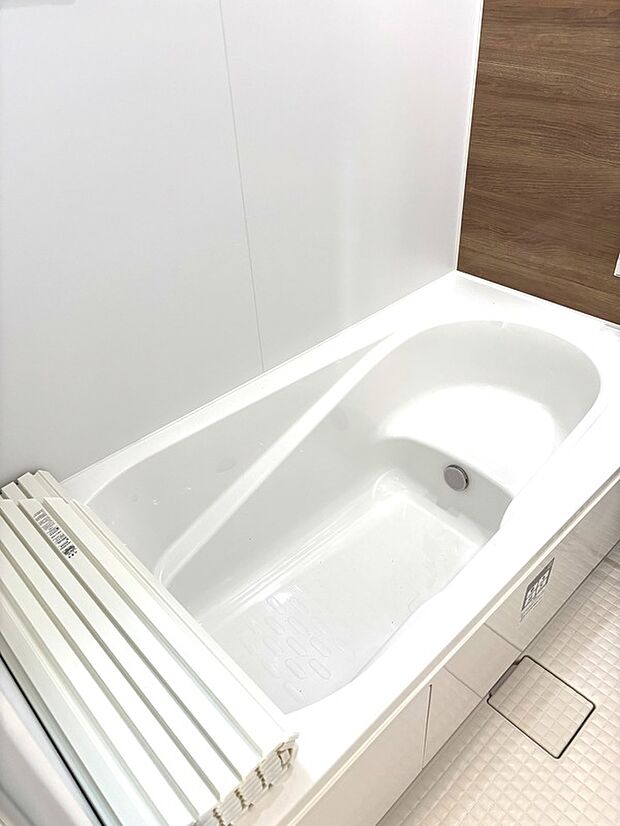 【浴室】一坪タイプのユニットバスです。