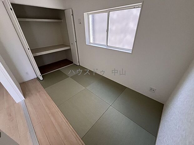 【＼暮らしにゆとりをもたらす和の空間／】客間や寝室、お子さまの遊び場、在宅ワークにも活躍する万能な和室。落ち着きある空間として使いやすく、暮らしの幅を広げてくれます。
