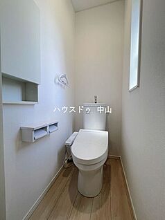 ＼2階にも快適な洗浄便座付きトイレ／