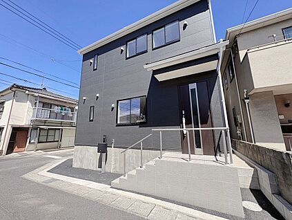 ＼堂々とした佇まいの新築戸建／