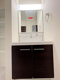 ＼お洒落と使いやすさにこだわった洗面台／