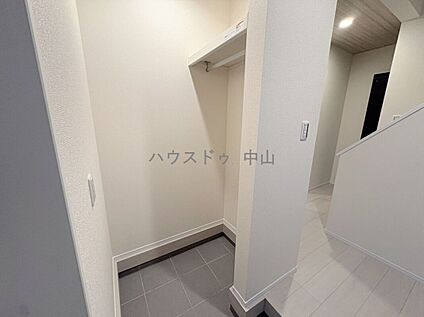 ＼すっきり片付く玄関収納／