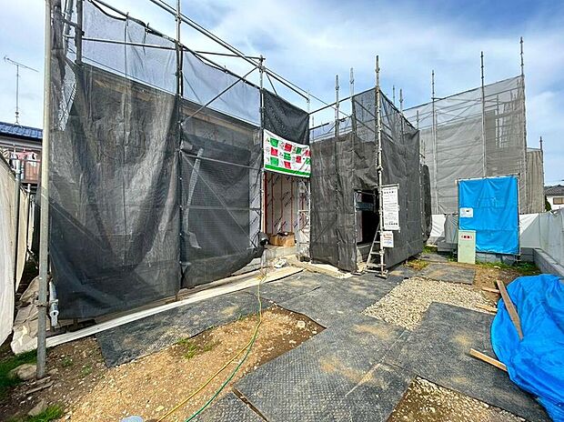 第一種低層住居専用地域ならではの、落ち着きある街並みが魅力。高い建物が建ちにくいため、陽当たりや開放感を確保しやすく、静かで穏やかな住環境が保たれています。