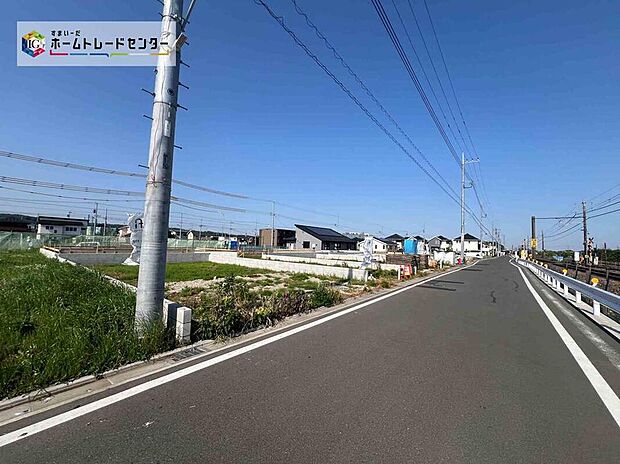 落ち着いた住環境で心安らぐ低層住宅地。周辺に高い建物が無く、空が広く大きく感じられます！