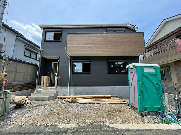 周辺は静かで落ち着いた住環境です♪
確かな住宅性能と暮らしを彩る充実の設備。快適な新生活がスタートできます。ぜひあなたの目で、現地をお確かめください♪