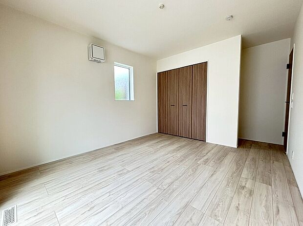 【居室】住宅ローンに関してもお任せ下さい♪
〇頭金、自己資金無しでも購入できます
〇マイカーローン、カードローンを住宅ローンでおまとめ可
〇家具、家電、引っ越し費用も借入可
〇勤続年数１年未満可
