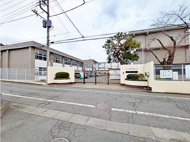 八王子市立川口中学校(約1,100m)