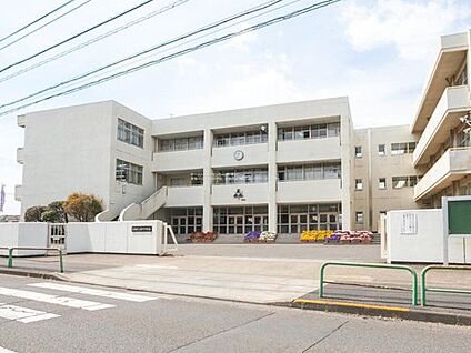 青梅市立新町中学校 270ｍ(徒歩4分)