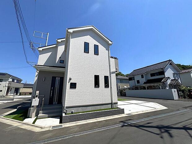 【その他現地】現地は穏やかな街並みに包まれた落ち着きある住環境。陽当たりや風通しの心地よさなど、実際に足を運ぶことで感じられる魅力が広がっています。
