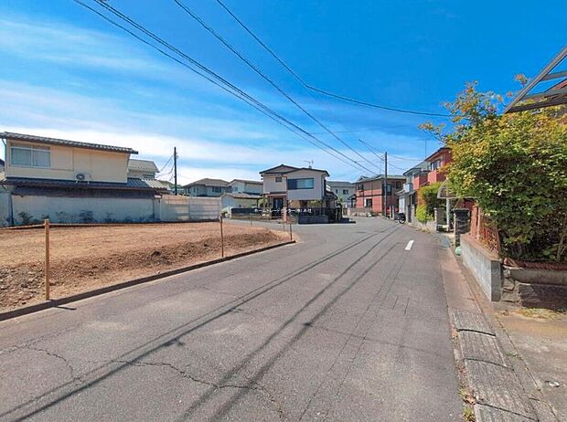 【前面道路含む現地写真】資料送付・ご見学即対応!建物完成しておりますので、室内ご内覧いただけます♪ご不明点等、スタッフがしっかりと説明させていただきますので、安心して現地をご覧ください♪