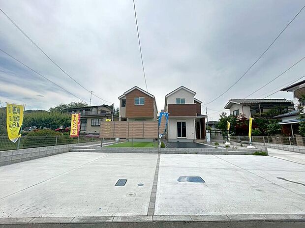 【前面道路含む現地写真】☆物件の陽当りや通風・仕様設備やお部屋の大きさの比較、近隣・周辺環境や街並みなど、資料には掲載していない情報が現地にはたくさんあります。ぜひ、建物だけでなく周辺環境もご確認ください！