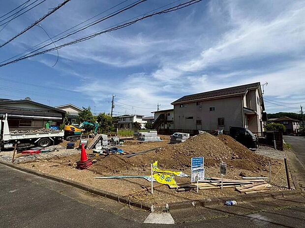 【現地外観写真】お子様をのびのび育てられる閑静な住宅地！各方向から光と風が入るる開放感のある立地で毎日気持ちよく暮らせます♪ぜひ現地でご体感ください！