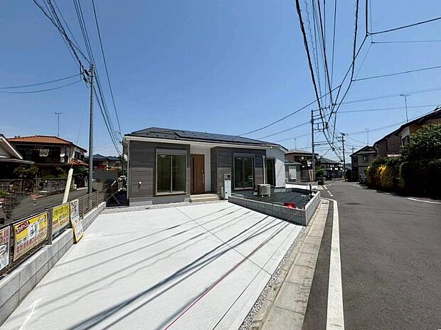 【前面道路含む現地写真】前面道路は交通量も少ないので、お車の出し入れもしやすく便利です！