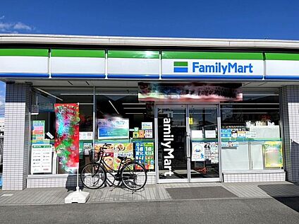 ファミリーマート八王子万町店 146m(徒歩2分)