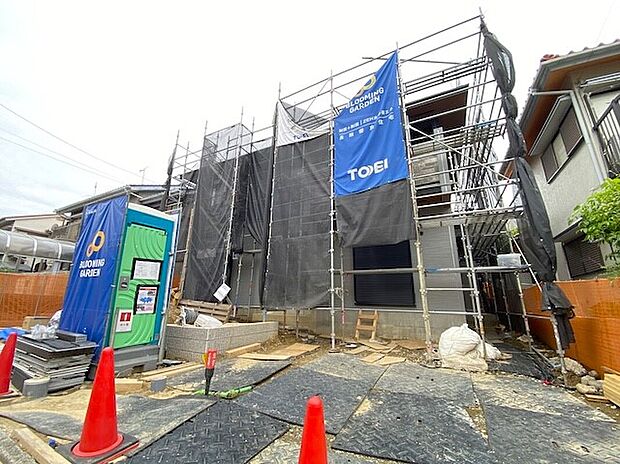 【現地外観写真】一戸建ての大きなメリットは、「自分の土地」を自由に使えること。好きなペットが飼えるほか、ガーデニングやＤＩＹ、車やバイクの手入れなど様々な趣味を楽しめます♪
