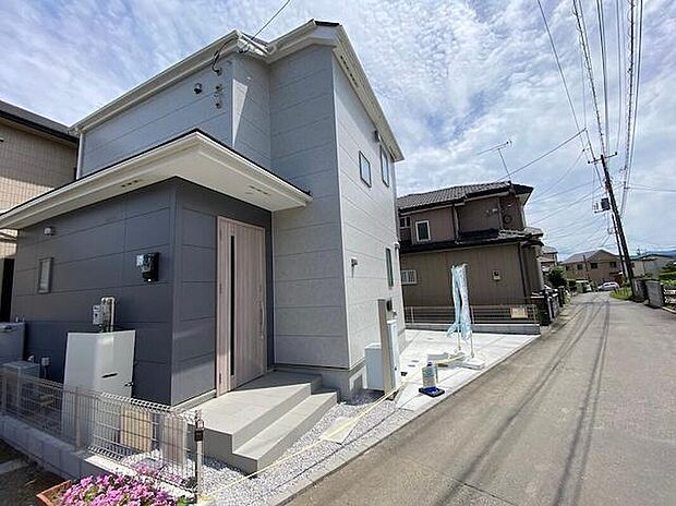 【前面道路含む現地写真】JR五日市線「秋川」駅徒歩9分の好立地！
生活施設が点在し、閑静な住宅街が広がります♪