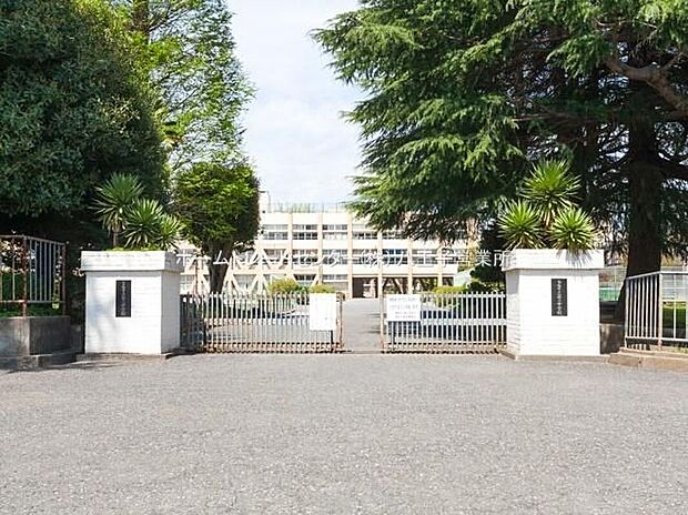 青梅市立第三中学校（約2,700m）
