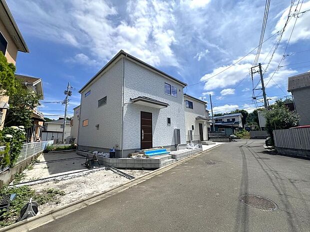 【前面道路含む現地写真】休日にご家族揃ってご見学はいかがでしょうか♪実際の現地を見てみると図面などではわからない、新たな発見もありますのでまずはお気軽にお問い合わせください♪
