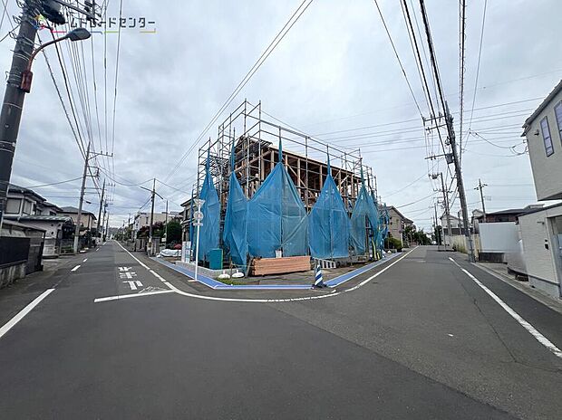 【前面道路含む現地写真】穏やかな空気の流れる落ち着いた住環境です。ぜひ、現地へ足をお運びいただき実際の環境・陽当たりをご確認下さいませ♪