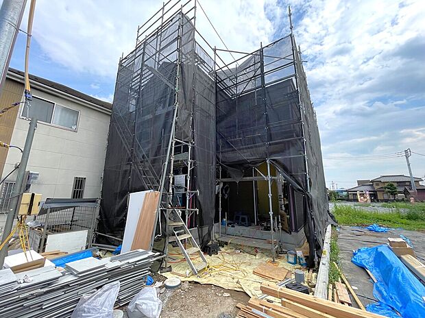 【現地外観写真】10号棟 住宅ローンに関してもお任せ下さい♪
〇頭金、自己資金無しでも購入できます
〇マイカーローン、カードローンを住宅ローンでおまとめ可
〇家具、家電、引っ越し費用も借入可
〇勤続年数1年未満可