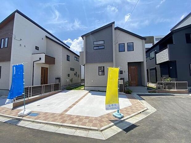 【駐車場】9号棟
一戸建ての大きなメリットは、「自分の土地」を自由に使えること。好きなペットが飼えるほか、ガーデニングやＤＩＹ、車やバイクの手入れなど様々な趣味を楽しめます♪