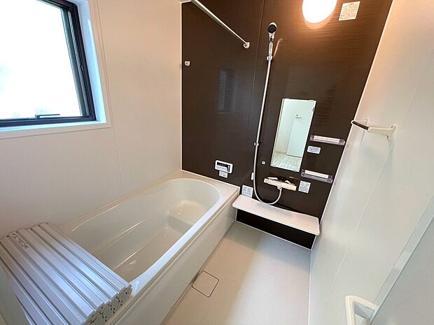 【浴室】住宅ローンに関してもお任せ下さい♪
〇頭金、自己資金無しでも購入できます
〇マイカーローン、カードローンを住宅ローンでおまとめ可
〇家具、家電、引っ越し費用も借入可
〇勤続年数1年未満可