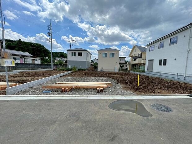 【現地外観写真】2号棟 ☆飯田グループホールディングス唯一の販売専門会社のホームトレードセンターの社員が直接、当物件をご案内いたします。見学希望、資料請求等、お気軽にお問い合わせくださいませ♪