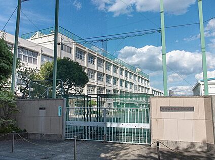 世田谷区立富士中学校 450ｍ