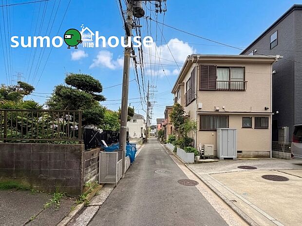 交通量が少なく、小さなお子様のいるご家庭も安心の前面道路。静かで穏やかな時間が流れる、家族の安全に寄り添う優しい住環境です。