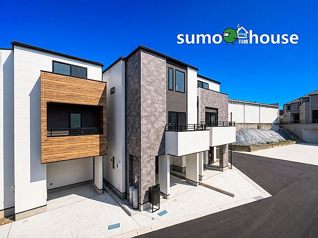 施工例の為、分譲中の建物とは外壁、屋根開口部等の形状・仕様が異なります。
