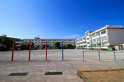川崎市立梶ヶ谷小学校 190ｍ