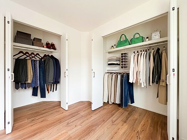 【収納】洋服をたっぷり掛けられる大容量のクローゼット!荷物をすっきり綺麗に片付けられます(本画像はCGで作成しており、実際に現地に家具・家電はおかれておりません。また価格に家具・家電は含まれておりません)