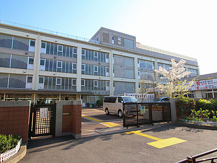 川崎市立橘中学校 1067ｍ
