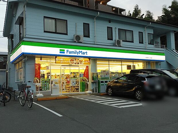 ファミリーマート川崎新作二丁目店(約604m)