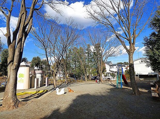 南生田公園(約230m)