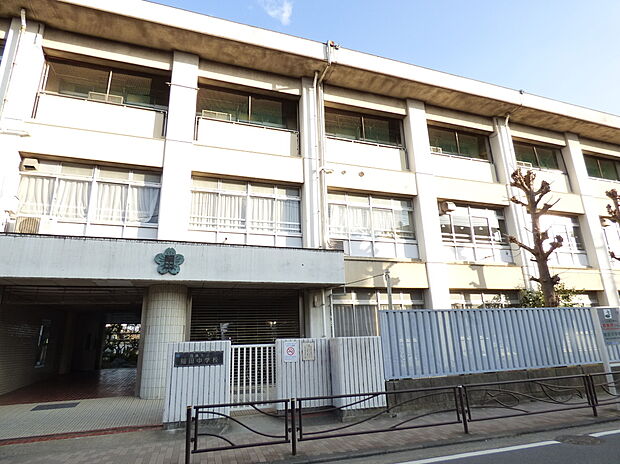 川崎市立稲田中学校(約1,060m)
