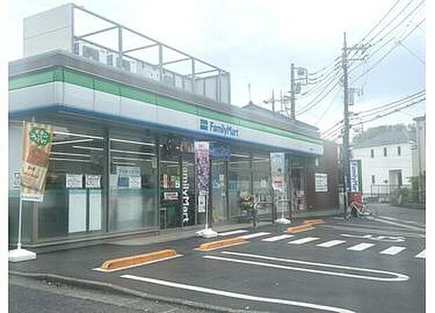 ファミリーマート川崎仙谷店(約240m)