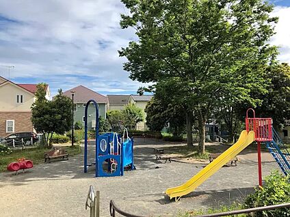 稲荷前第一公園 350ｍ(徒歩5分)