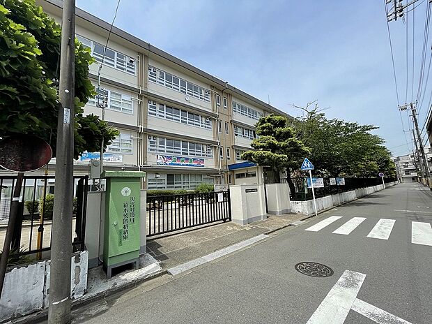 川崎市立渡田中学校(約580m)