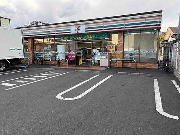 セブンイレブン川崎境町店(約70m)